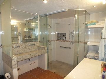 EXCELENTE CASA PRIVADA CON HERMOSA VISTA EN VENTA Y RENTA.