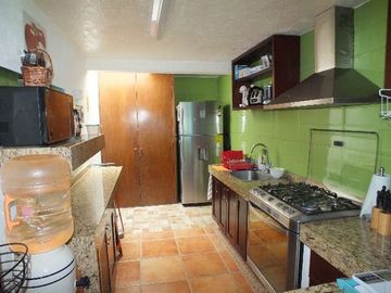 EXCELENTE CASA PRIVADA CON HERMOSA VISTA EN VENTA Y RENTA.