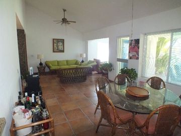 EXCELENTE CASA PRIVADA CON HERMOSA VISTA EN VENTA Y RENTA.