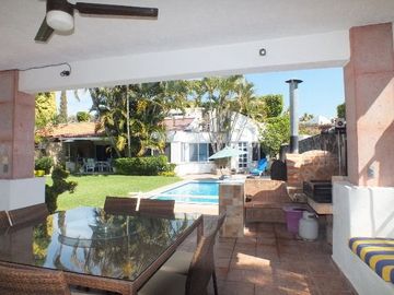 EXCELENTE CASA PRIVADA CON HERMOSA VISTA EN VENTA Y RENTA.