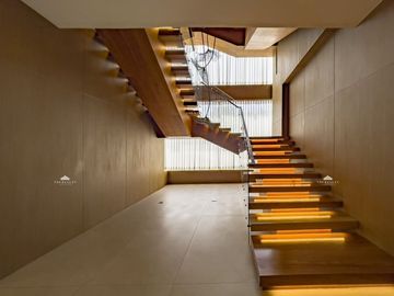 FOR SALE HOUSE & LOT - HIGH-END! LUXURY! CLASSY!
