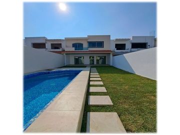Casas con alberca privada, excelentes acabados