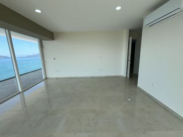 VENTA- Penthouse Crystal Bay