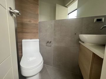 Departamento en venta, segundo piso, para estrenar en calle Chiclayo, Miraflores