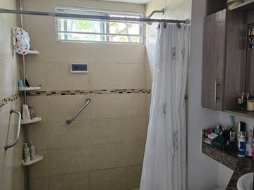 Venta de departamento con Vista Panorámica desde un cerro de 80 metros junto al Colegio San José frente a la urbanización Álamos Norte en Guayaquilegi