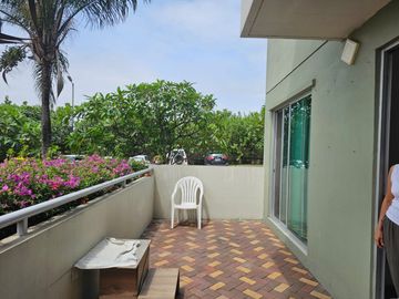 Venta de departamento con Vista Panorámica desde un cerro de 80 metros junto al Colegio San José frente a la urbanización Álamos Norte en Guayaquilegi