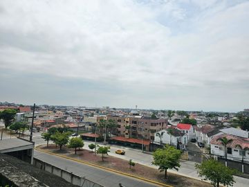 Venta de departamento con Vista Panorámica desde un cerro de 80 metros junto al Colegio San José frente a la urbanización Álamos Norte en Guayaquilegi