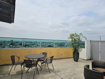 Venta de departamento con Vista Panorámica desde un cerro de 80 metros junto al Colegio San José frente a la urbanización Álamos Norte en Guayaquilegi