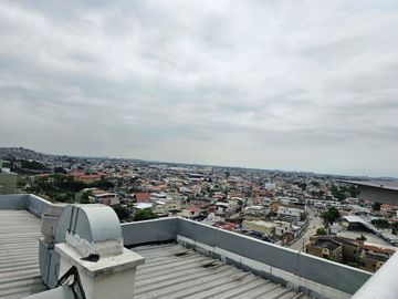 Venta de departamento con Vista Panorámica desde un cerro de 80 metros junto al Colegio San José frente a la urbanización Álamos Norte en Guayaquilegi
