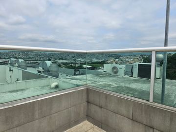 Venta de departamento con Vista Panorámica desde un cerro de 80 metros junto al Colegio San José frente a la urbanización Álamos Norte en Guayaquilegi