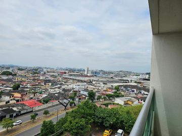 Venta de departamento con Vista Panorámica desde un cerro de 80 metros junto al Colegio San José frente a la urbanización Álamos Norte en Guayaquilegi