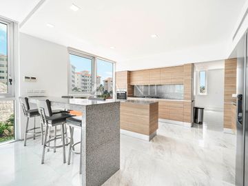 Departamento amueblado en venta, Torres Doradas, Cancún Quintana Roo.