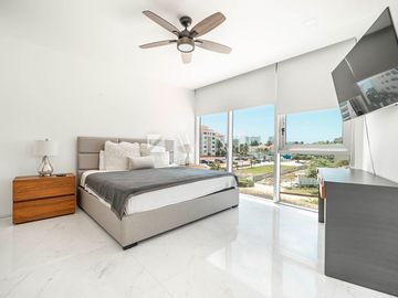 Departamento amueblado en venta, Torres Doradas, Cancún Quintana Roo.