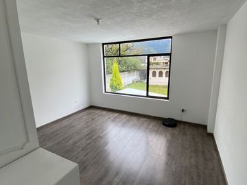 Ibarra - Hermosa casa en venta en Los Ceibos