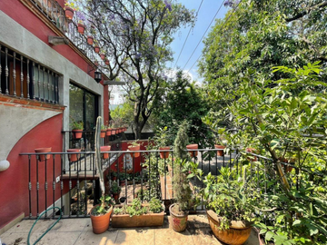 Casa renovada en venta en Barrio Santa Catarina Coyoaca