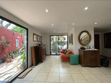 Casa renovada en venta en Barrio Santa Catarina Coyoaca