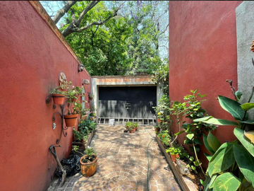 Casa renovada en venta en Barrio Santa Catarina Coyoaca