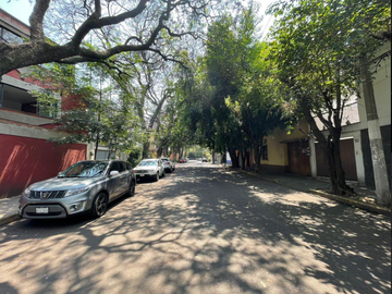 Casa renovada en venta en Barrio Santa Catarina Coyoaca