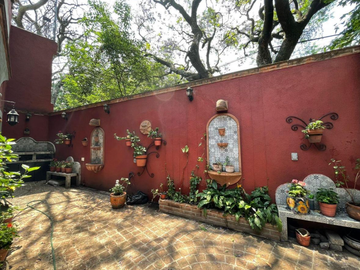 Casa renovada en venta en Barrio Santa Catarina Coyoaca