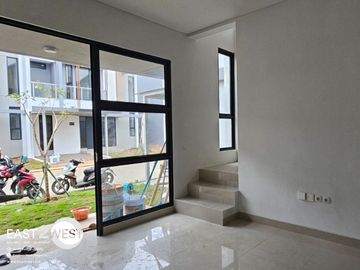Disewakan Rumah Cluster Yuthica Puspita Loka BSD City Tangerang Selatan Unit Baru Semi Furnished Lokasi Nyaman Strategis