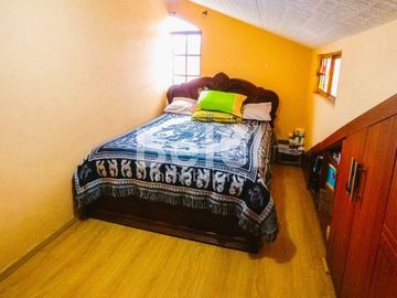 Casa en Venta - Ricaurte en avenida principal