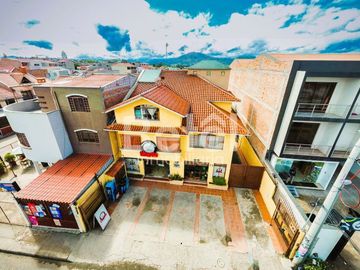 Casa en Venta - Ricaurte en avenida principal