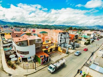 Casa en Venta - Ricaurte en avenida principal