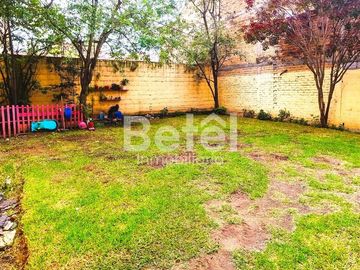 Casa en Venta - Ricaurte en avenida principal