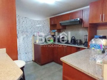 Casa en Venta - Ricaurte en avenida principal