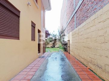 Casa en Venta - Ricaurte en avenida principal