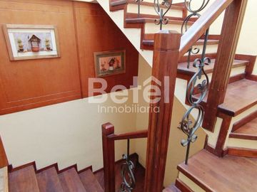 Casa en Venta - Ricaurte en avenida principal