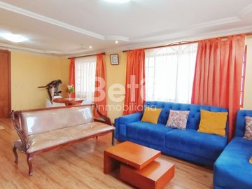 Casa en Venta - Ricaurte en avenida principal
