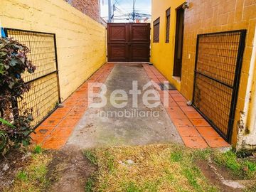 Casa en Venta - Ricaurte en avenida principal