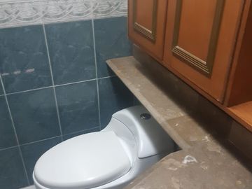 SE VENDE EXCELENTE CASA CERCA ESCUELA MILITAR JOSE MARIA CORDOBA