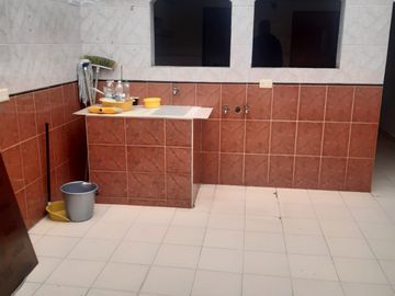 SE VENDE EXCELENTE CASA CERCA ESCUELA MILITAR JOSE MARIA CORDOBA