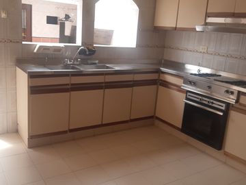 SE VENDE EXCELENTE CASA CERCA ESCUELA MILITAR JOSE MARIA CORDOBA