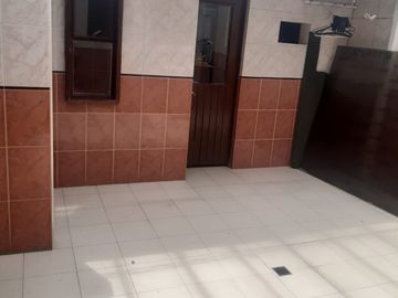 SE VENDE EXCELENTE CASA CERCA ESCUELA MILITAR JOSE MARIA CORDOBA