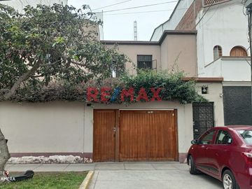 SE VENDE CASA EN ALTOS CERCA A REBAGLIATTI EN JESUS MARIA para remodelar