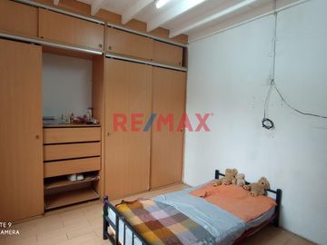 SE VENDE CASA EN ALTOS CERCA A REBAGLIATTI EN JESUS MARIA para remodelar