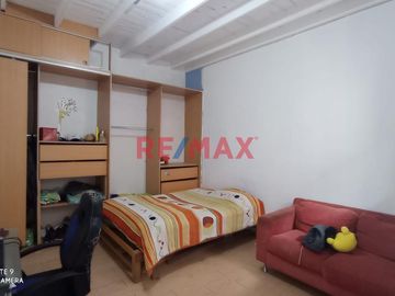 SE VENDE CASA EN ALTOS CERCA A REBAGLIATTI EN JESUS MARIA para remodelar