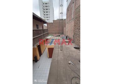SE VENDE CASA EN ALTOS CERCA A REBAGLIATTI EN JESUS MARIA para remodelar