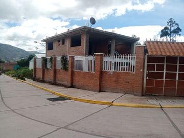 CASA EN VENTA 200M2 SAN JERONIMO