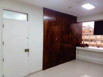 Se Vende Local Comercial(consultorio) En El Corazón De Lince (Riso) Cuarto Piso