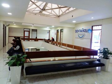 Se Vende Local Comercial(consultorio) En El Corazón De Lince (Riso) Cuarto Piso