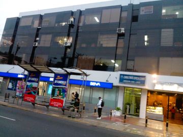 Se Vende Local Comercial(consultorio) En El Corazón De Lince (Riso) Cuarto Piso