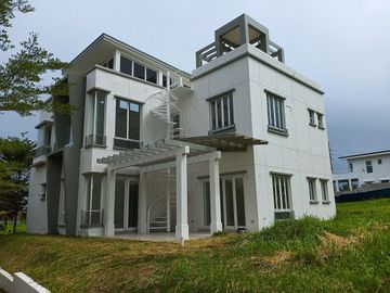 House for Sale at South Forbes Silang Cavite