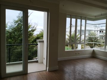 House for Sale at South Forbes Silang Cavite