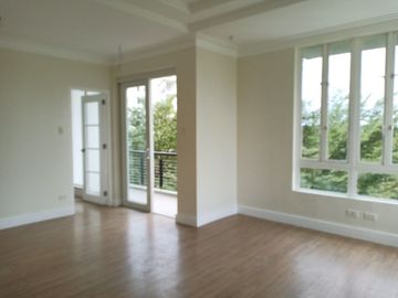 House for Sale at South Forbes Silang Cavite