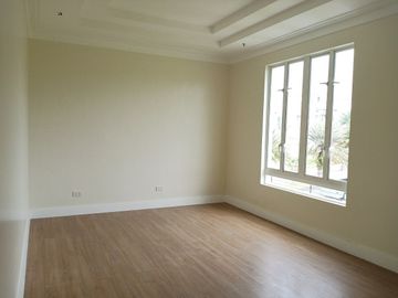 House for Sale at South Forbes Silang Cavite