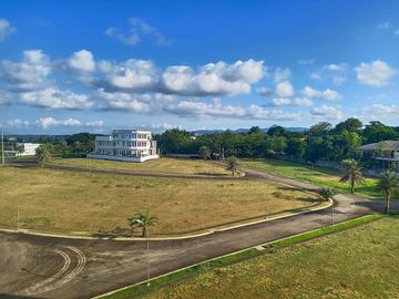 House for Sale at South Forbes Silang Cavite